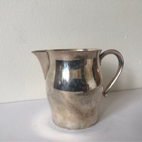 WM Rogers Paul Reverie Reproduced Silver plated creamer - Picture 4 of 7